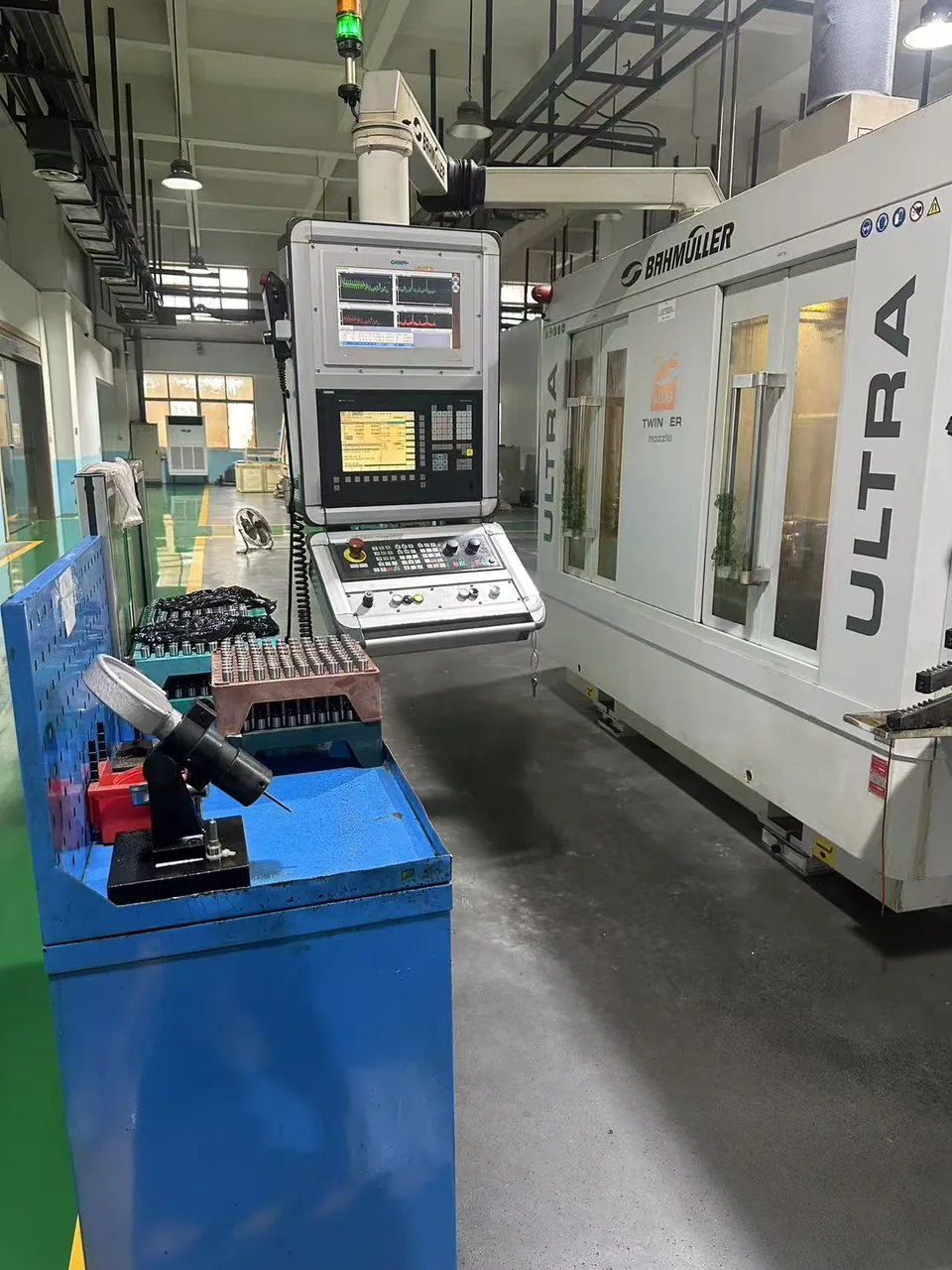 Test bench displaying a live injection characteristic trace