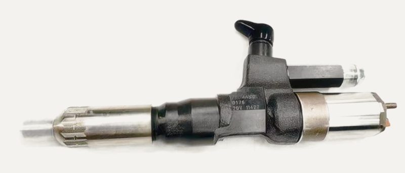 095000-0582 common rail fuel injector (OEM 23910-1201) — view 2