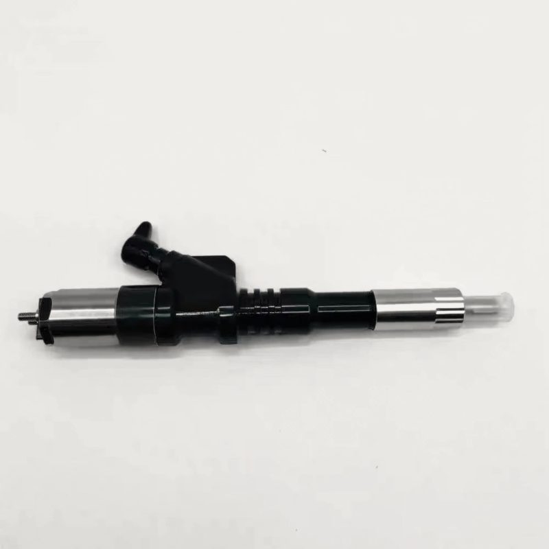 095000-1211 common rail fuel injector (OEM 6156-11-3300) — view 3