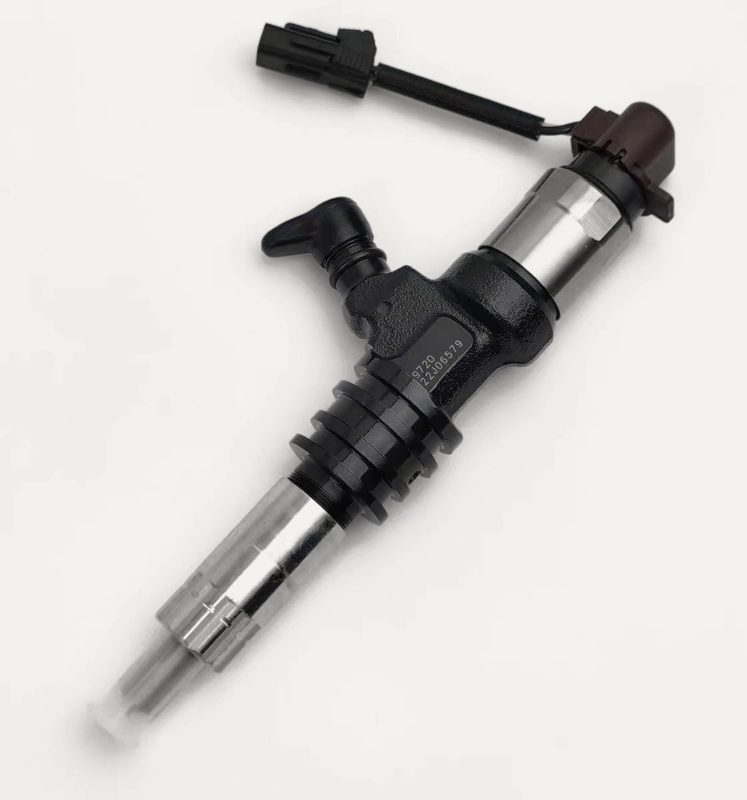 Fuel injector 095000-6860, OEM ME304627 — product photo